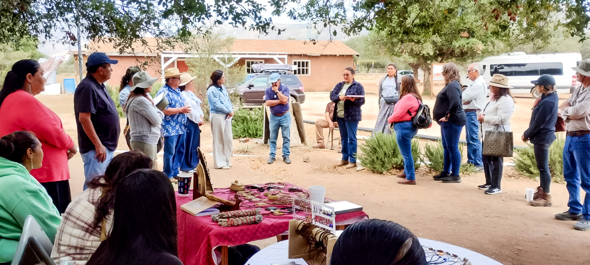 Presentación comunitaria al aire libre